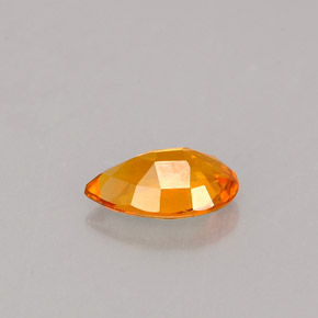 Clinohumite Naranja amarillo natural de 0.58 ct, En forma de pera, VS