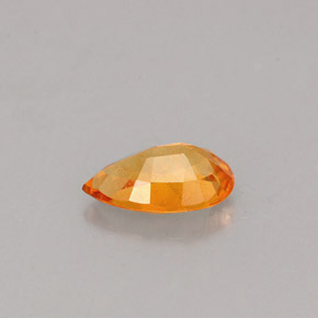Clinohumita naranja natural de 0,58 ct, en forma de pera, VS-SI