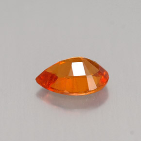 Clinohumite Naranja amarillo natural de 0.98 ct, En forma de pera, VS-SI