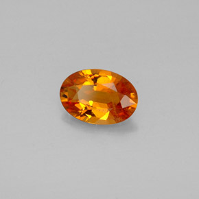 Clinohumita naranja natural de 0,93 ct, corte óvalo, VS-SI