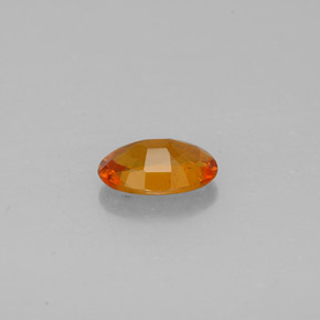 Clinohumita naranja natural de 0,93 ct, corte óvalo, VS-SI