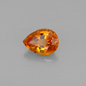 Clinohumita naranja amarillento natural de 1,06 ct, en forma de pera, VS-SI