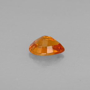 Clinohumita naranja amarillento natural de 1,06 ct, en forma de pera, VS-SI