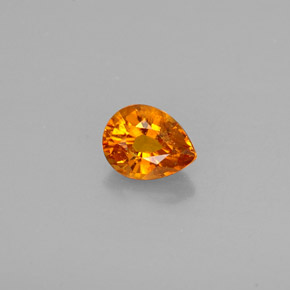 Clinohumita naranja natural de 0,61 ct, en forma de pera, SI