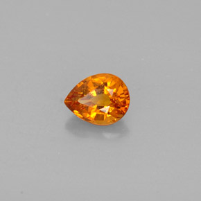 Clinohumita naranja natural de 0,61 ct, en forma de pera, SI