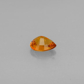 Clinohumita naranja natural de 0,61 ct, en forma de pera, SI
