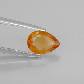 Clinohumita naranja natural de 0,55 ct, en forma de pera, SI