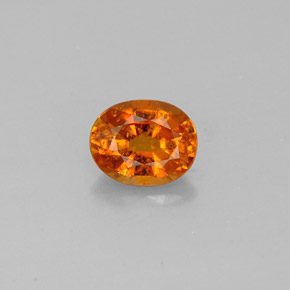 Clinohumita naranja natural de 0,92 ct, corte óvalo, SI