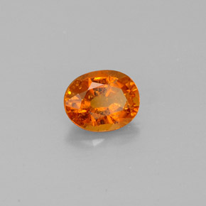 Clinohumita naranja natural de 0,92 ct, corte óvalo, SI