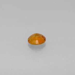 Clinohumita naranja natural de 0,57 ct, corte redondo, SI