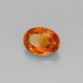 Clinohumita naranja natural de 1,36 ct, corte óvalo, SI