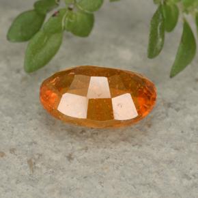 Clinohumite Naranja amarillo natural de 1.05 ct, Corte Óvalo, VS-SI