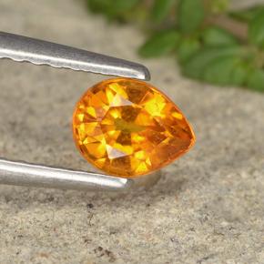Clinohumita naranja natural de 0,46 ct, en forma de pera, VS-SI