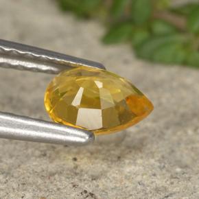 Clinohumita amarillo dorado natural de 0,58 ct, en forma de pera, VS-SI