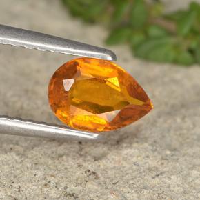 Clinohumite Naranja amarillo natural de 0.73 ct, En forma de pera, VS-SI