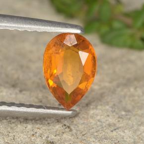 Clinohumite Naranja amarillo natural de 0.73 ct, En forma de pera, VS-SI