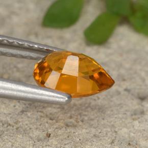 Clinohumite Naranja amarillo natural de 0.70 ct, En forma de pera, VS-SI