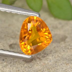 Clinohumita naranja amarillento natural de 0,63 ct, en forma de pera, VS-SI