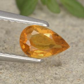 Clinohumite Naranja amarillo natural de 0.60 ct, En forma de pera, VS-SI