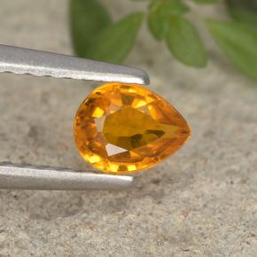 Clinohumite Naranja amarillo natural de 0.37 ct, En forma de pera, VS-SI