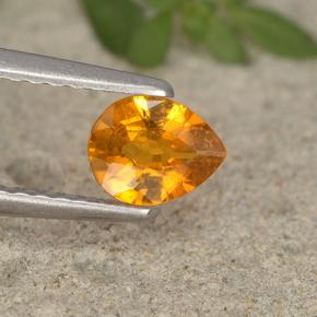 Clinohumite Naranja amarillo natural de 0.39 ct, En forma de pera, VS-SI