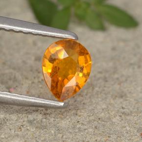 Clinohumite Naranja amarillo natural de 0.39 ct, En forma de pera, VS-SI