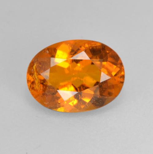 Clinohumita naranja natural de 0,82 ct, corte óvalo, SI