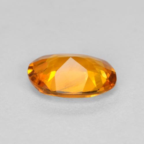 Clinohumita naranja natural de 0,41 ct, corte óvalo, VS