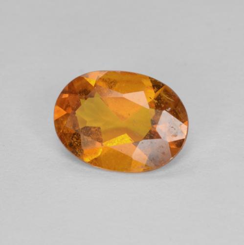 Clinohumita naranja natural de 0,94 ct, corte óvalo, SI