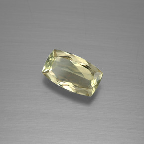 Diásporo con Cambio de Color Amarillo pálido natural de 1.29 ct, Corte Cojín, VS