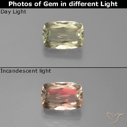 Diásporo con Cambio de Color Amarillo muy claro natural de 0.98 ct, Forma Cojín, VS