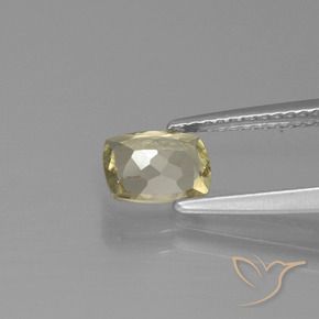 Diásporo con Cambio de Color Amarillo claro natural de 0.92 ct, Forma Cojín, VS-SI