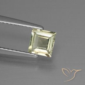 Diásporo con Cambio de Color Amarillo muy pálido natural de 0.68 ct, Cuadrado, VS-SI