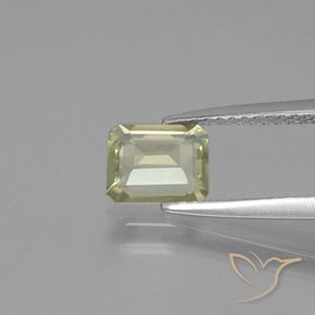 Diásporo con Cambio de Color Amarillo pálido natural de 0.90 ct, Corte Octágono / Esmeralda, VVS-VS