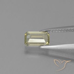 Diásporo con Cambio de Color Amarillo muy claro natural de 0.84 ct, Corte Octágono / Esmeralda, VS
