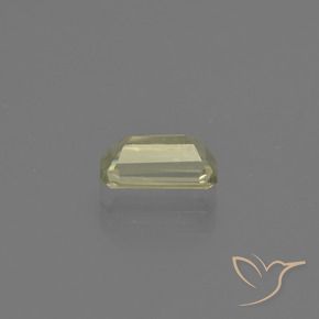 Diásporo con Cambio de Color Verde amarillo natural de 0.72 ct, Corte Octágono / Esmeralda, VS