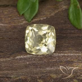 Diásporo con Cambio de Color Amarillo pálido natural de 0.70 ct, Forma Cojín, VS