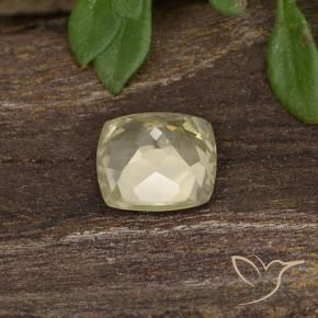 Diásporo con Cambio de Color Amarillo pálido natural de 0.70 ct, Forma Cojín, VS