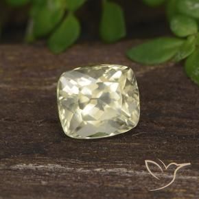 Diásporo con Cambio de Color Amarillo pálido natural de 0.66 ct, Forma Cojín, VVS-VS
