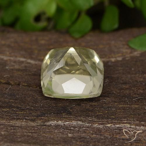 Diásporo con Cambio de Color Amarillo claro natural de 0.87 ct, Forma Cojín, VVS-VS
