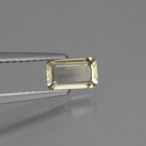 Diasporo con cambio de color amarillo natural de 0,46 ct, corte esmeralda, VVS-VS