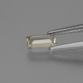 Diasporo con cambio de color amarillo natural de 0,46 ct, corte esmeralda, VVS-VS