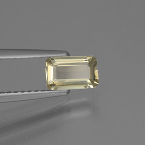 Diásporo con Cambio de Color Amarillo muy claro natural de 0.59 ct, corte esmeralda, VVS-VS