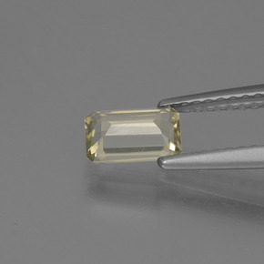 Diásporo con Cambio de Color Amarillo muy claro natural de 0.59 ct, corte esmeralda, VVS-VS