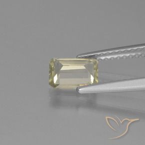 Diásporo con Cambio de Color Beige amarillo natural de 0.80 ct, Corte Octágono / Esmeralda, VVS-VS