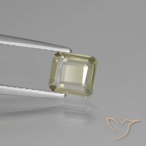 Diásporo con Cambio de Color Amarillo muy claro natural de 0.79 ct, Corte Octágono / Esmeralda, VVS-VS