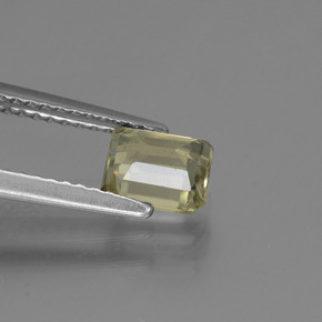 Diásporo con Cambio de Color Amarillo medio natural de 1.06 ct, corte esmeralda, VS