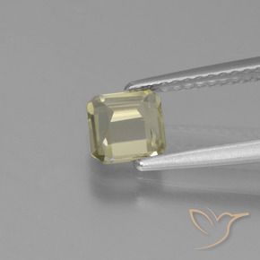 Diásporo con Cambio de Color Amarillo claro natural de 0.85 ct, Corte Octágono / Esmeralda, VVS-VS