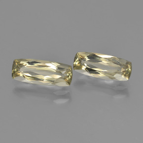 Gemas de Diásporo con Cambio de Color Amarillo terroso natural de 3.08 ct, Corte Cojín, VVS