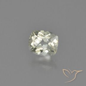 Diásporo con Cambio de Color Amarillo claro natural de 0.68 ct, Forma Cojín, VS